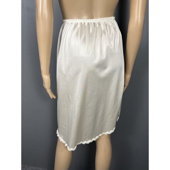 Vintage Vanity Fair Half Slip Cream Size Small L Antron III Dupont Nylon USA - Picture 7 of 8